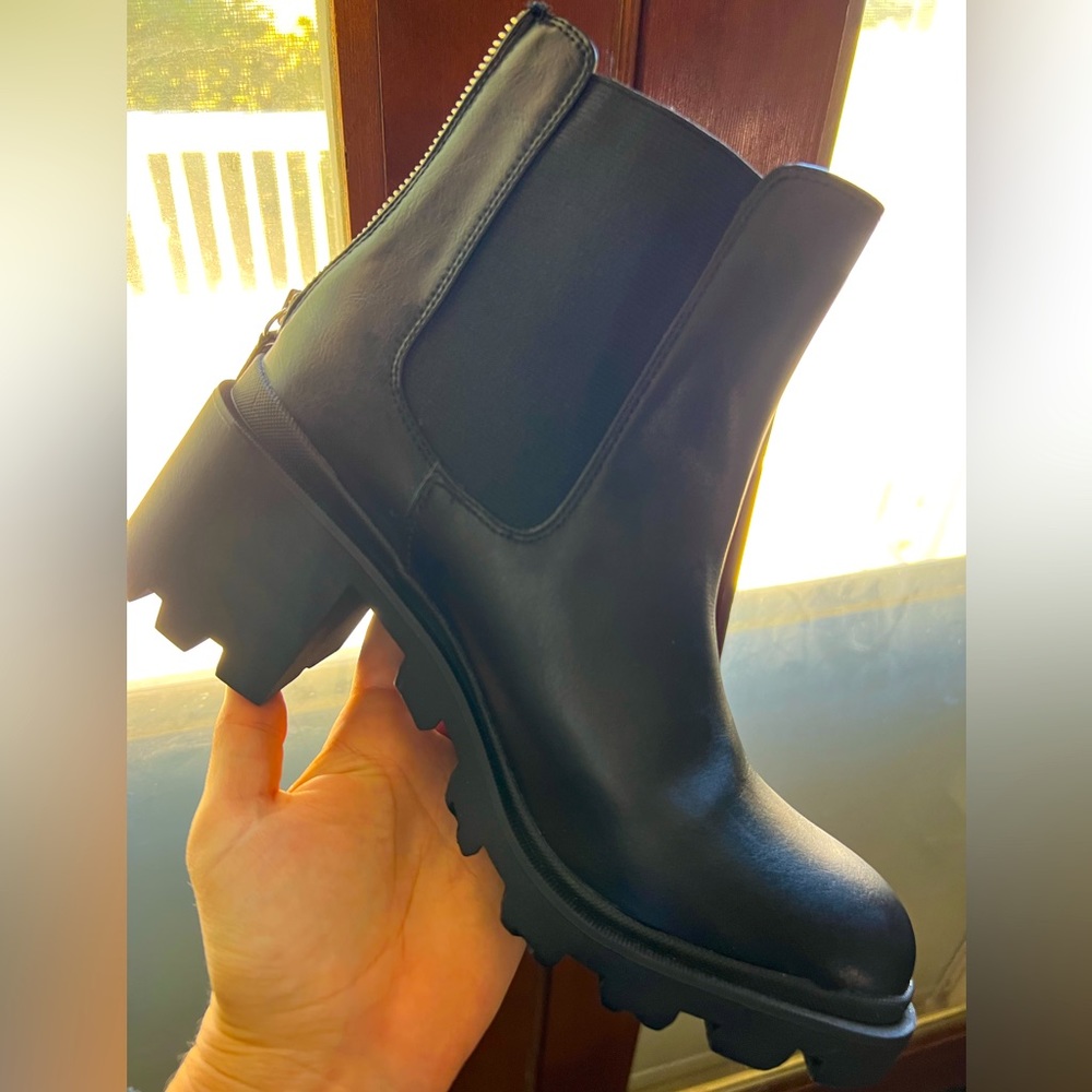 Brand new, never worn Dolce Vita chunky heel boots!